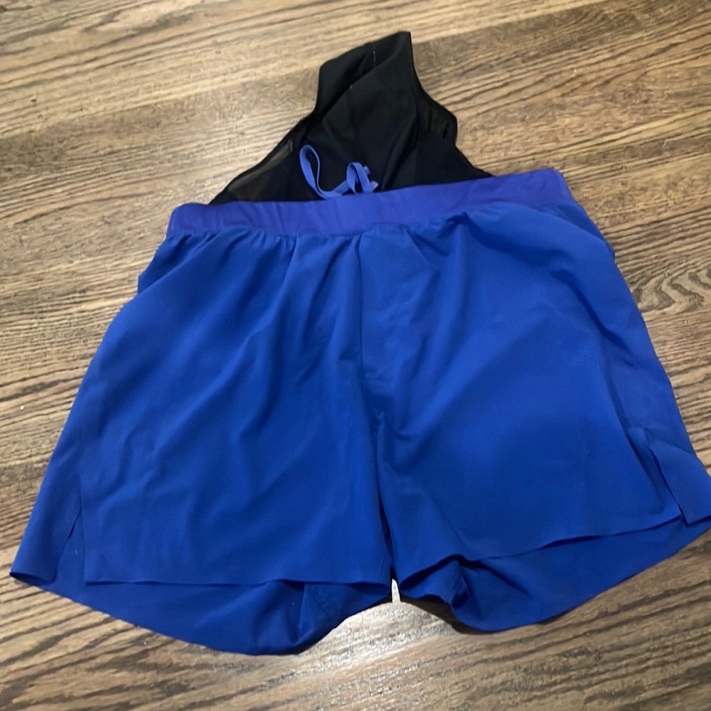 Ten Thousand Distance Short - Large